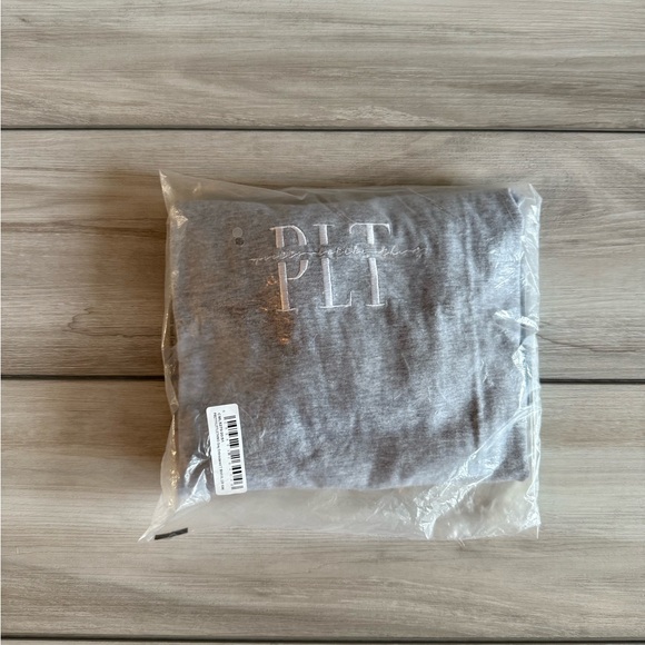 PrettyLittleThing Embroidered Tee Grey XL NWT IN PACKAGE - Picture 10 of 10